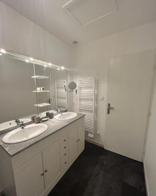 Vigne Et Mer-Spacieux Appartement Haussmannien-2Chambres-Wifi Безие Екстериор снимка